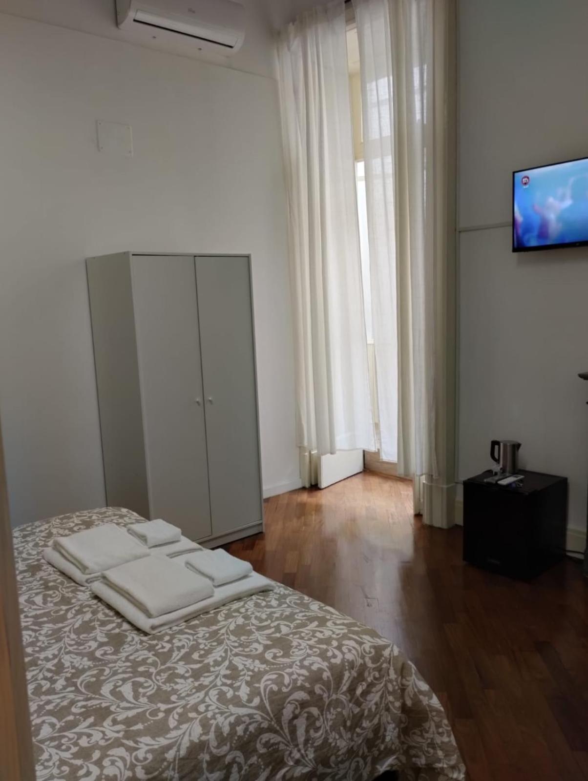 Residence E Appartamenti Cavallerizza Napoli Esterno foto