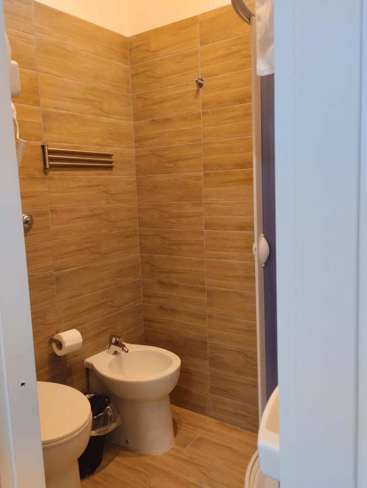 Residence E Appartamenti Cavallerizza Napoli Esterno foto