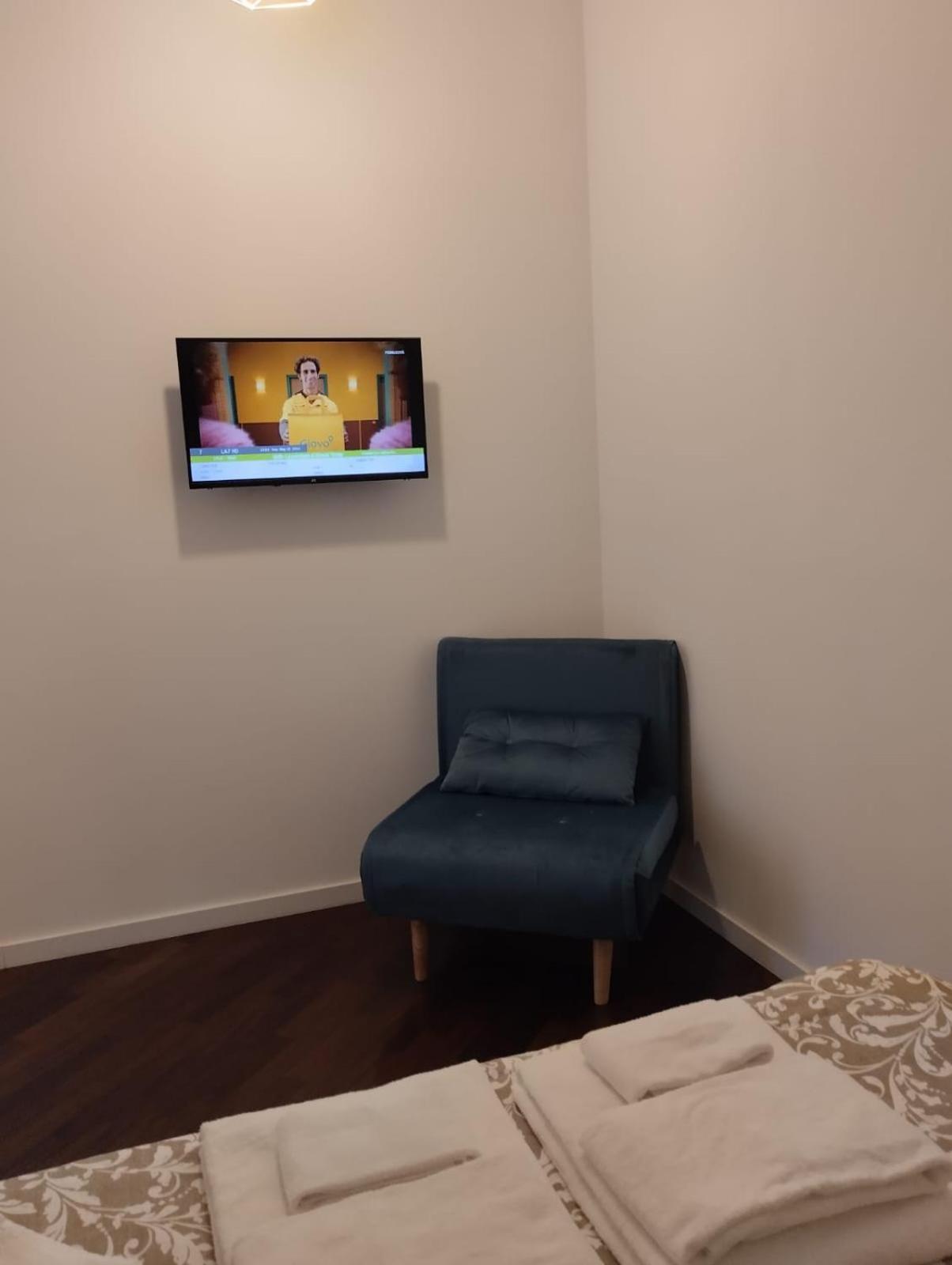 Residence E Appartamenti Cavallerizza Napoli Esterno foto
