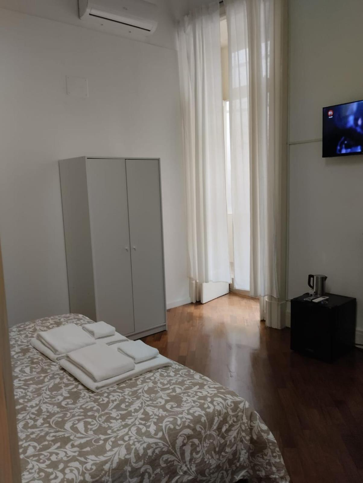 Residence E Appartamenti Cavallerizza Napoli Esterno foto