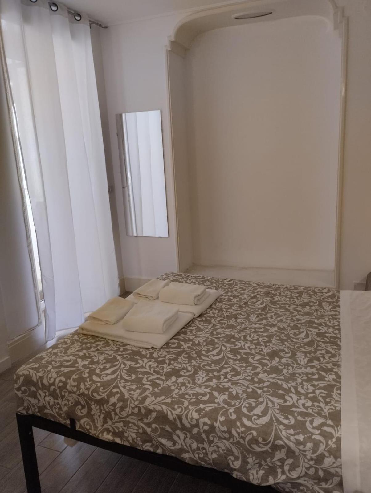 Residence E Appartamenti Cavallerizza Napoli Esterno foto