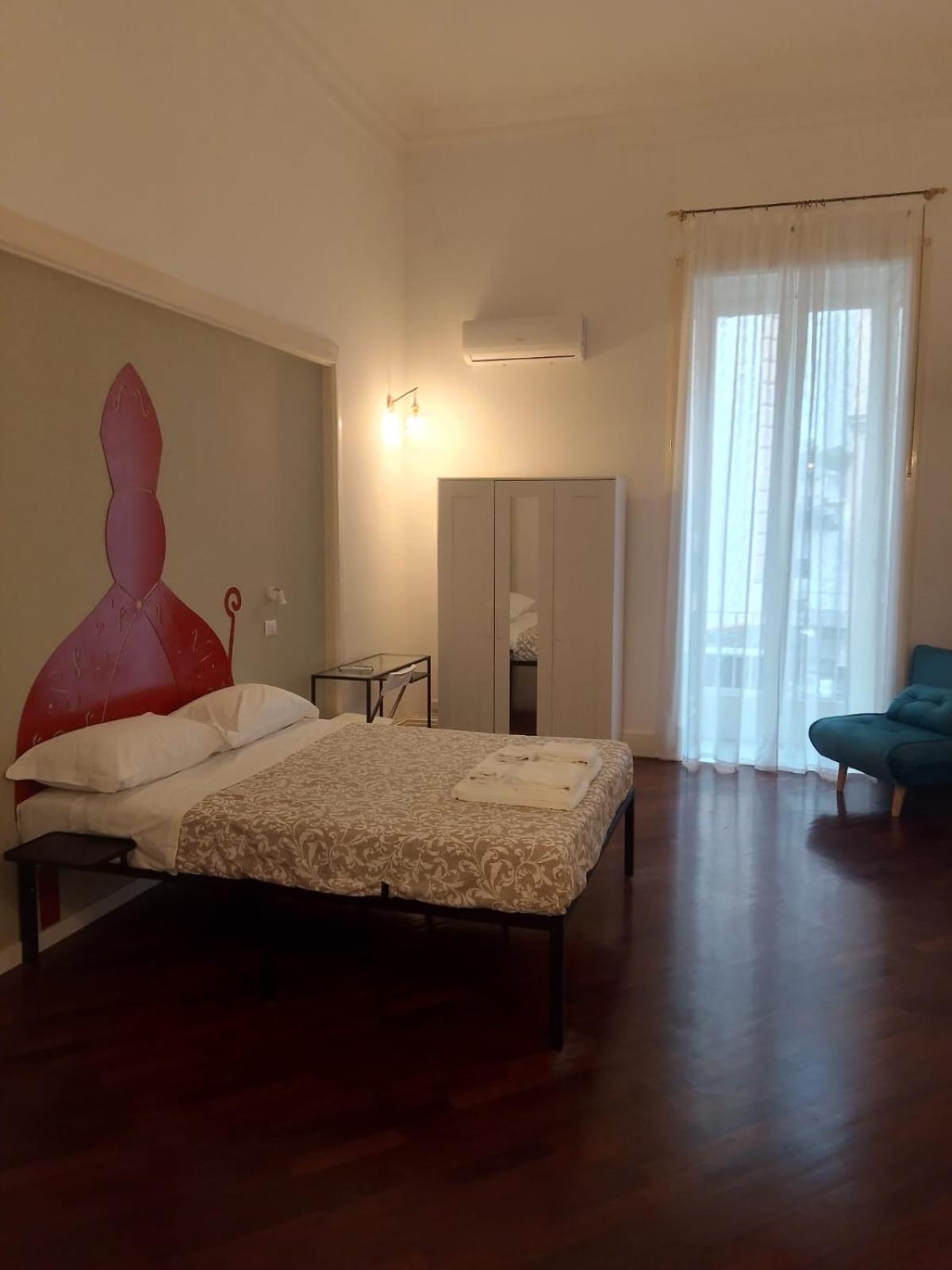 Residence E Appartamenti Cavallerizza Napoli Esterno foto