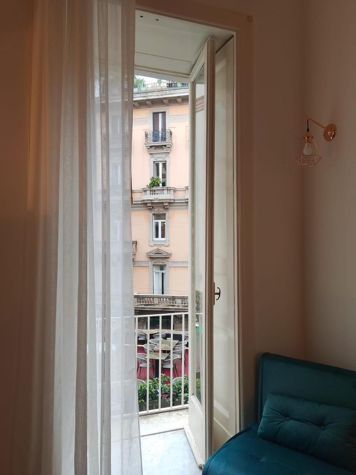 Residence E Appartamenti Cavallerizza Napoli Esterno foto